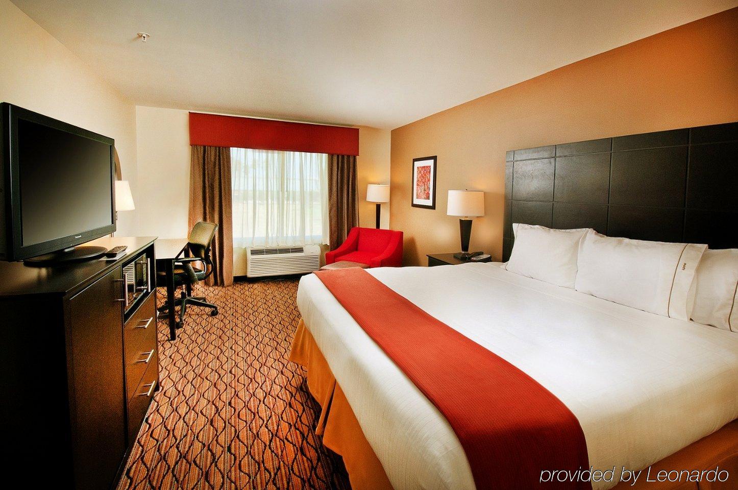 Holiday Inn Express Hotel And Suites Pearsall By Ihg Dış mekan fotoğraf